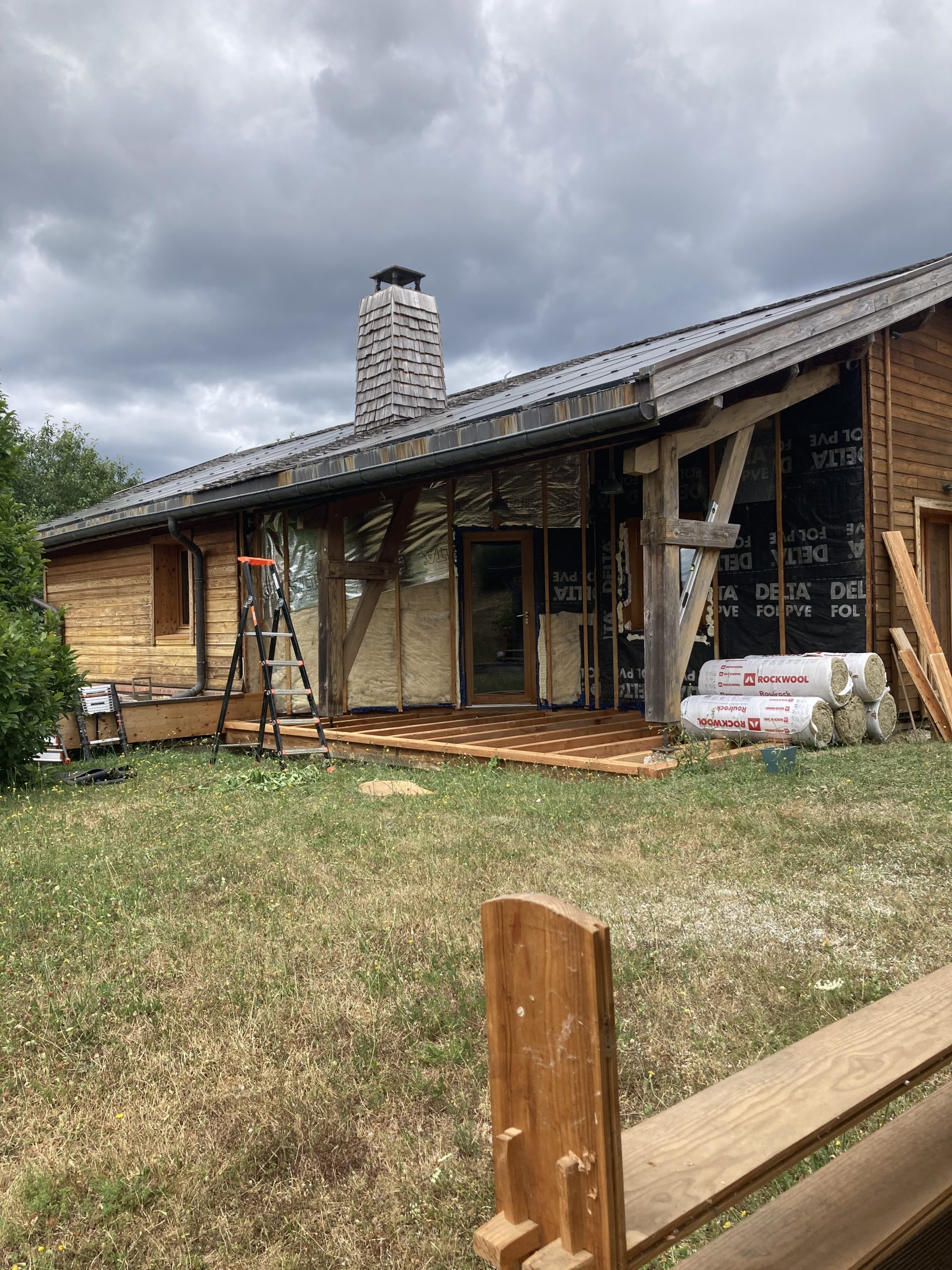 chantier extension ossature bois dans maison - avant