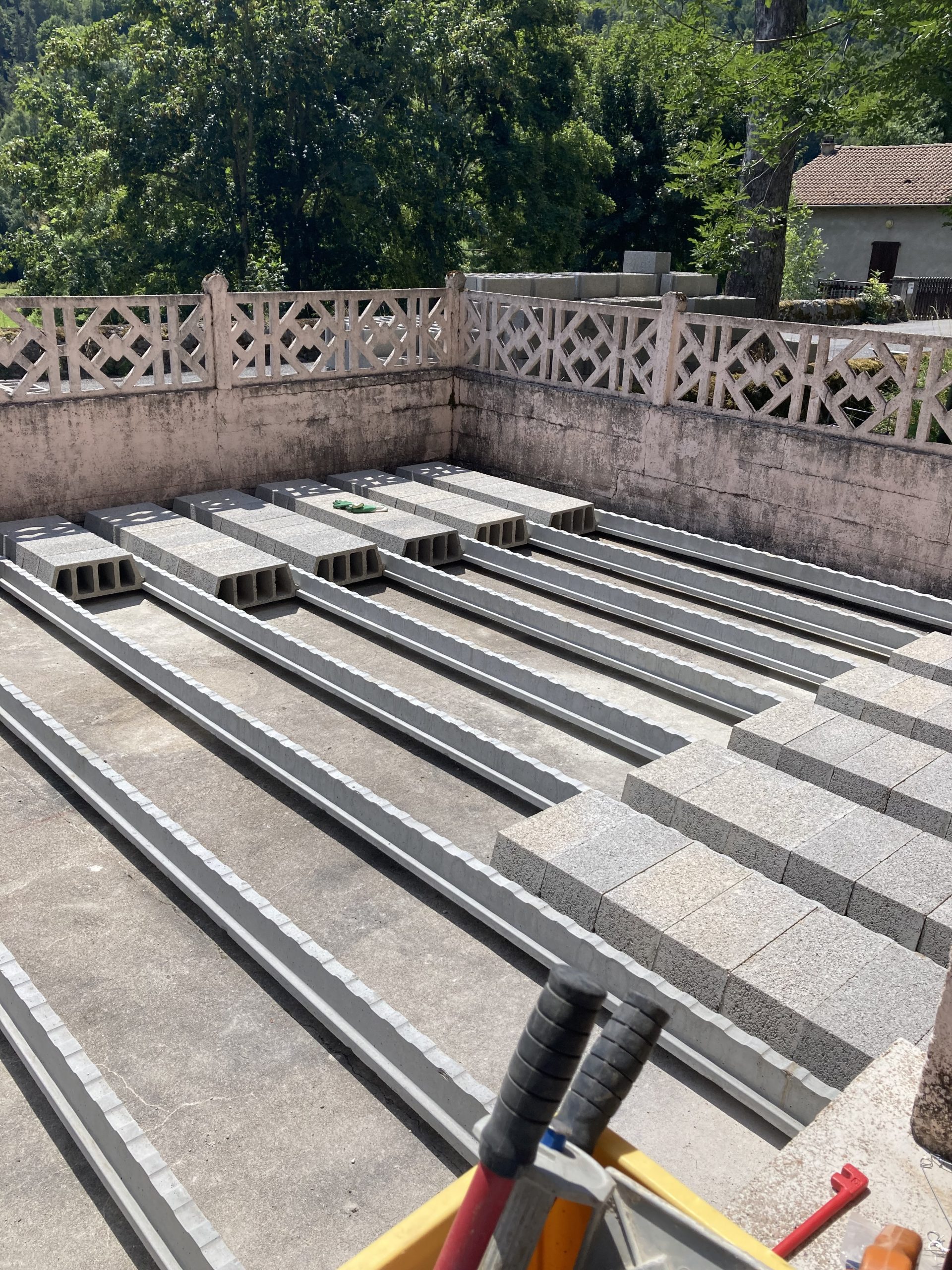 chantier rénovation d'une terrasse en plancher hourdis